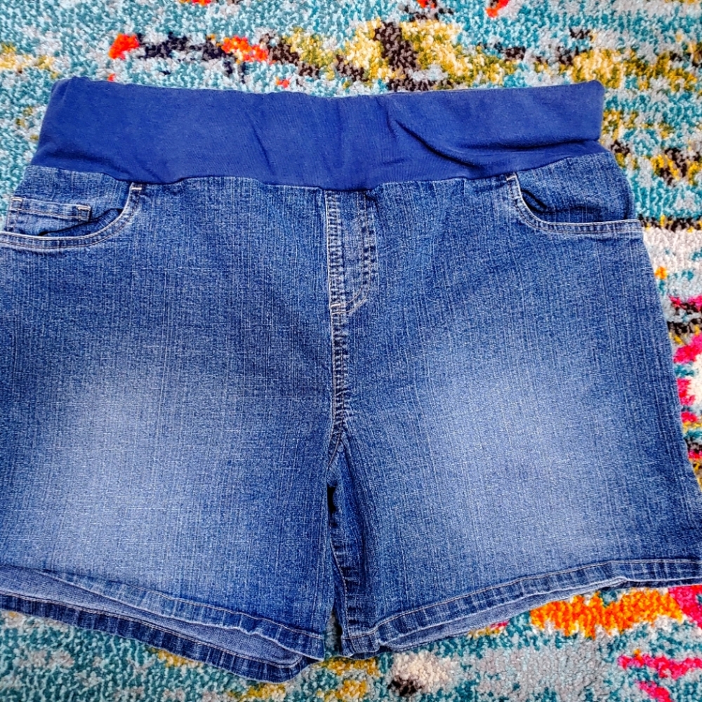 In Due Time Maternity Denim Shorts - Sz L